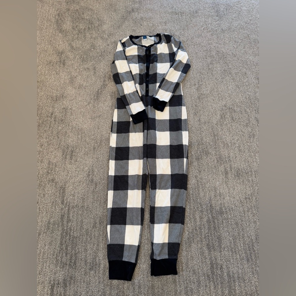 Old Navy buffalo check onesie, size medium